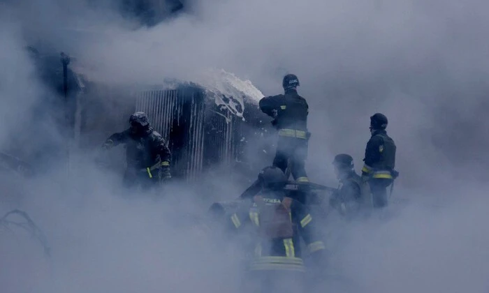 Эвакуация больницы в Днепре после вражеской атаки