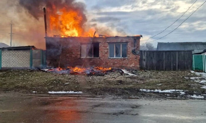 Уламки танку після обстрілу на Чернігівщині