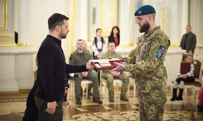 Зеленский наградил военных государственными наградами