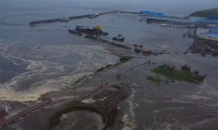 Near Kamchatka, an earthquake and tsunami