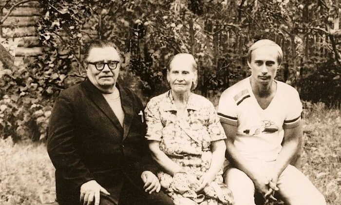 Журналисты раскрыли таинственный факт о родителях Путина