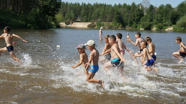 Підліток порізав ногу в озері