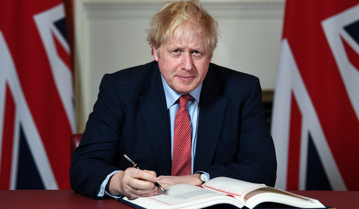 Зображення Бориса Джонсона з листом для українських дітей