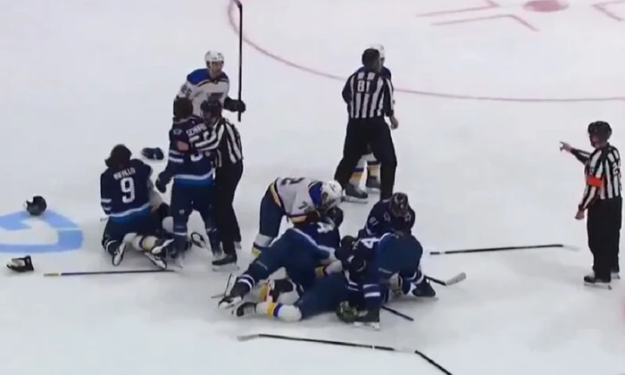 Масова бійка на матчі плей-оф НХЛ