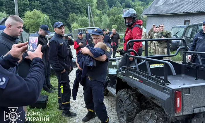 Рятувальники знайшли зниклу дворічну дитину
