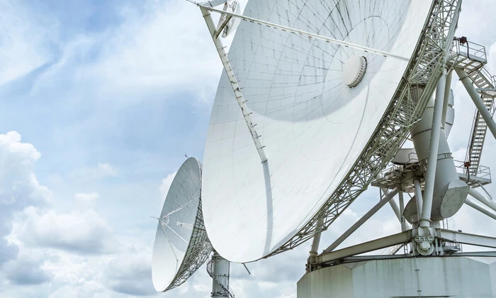 Украина на фоне звезд и спутников