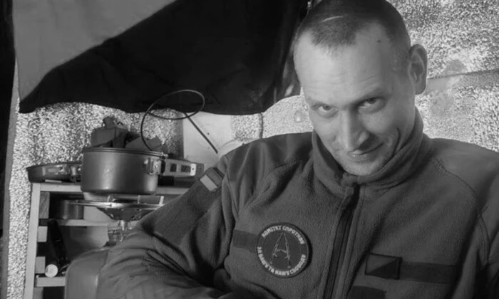Художник Давид Чичкан на передовой