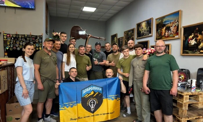 Церква-лампочка для воїнів на фронті