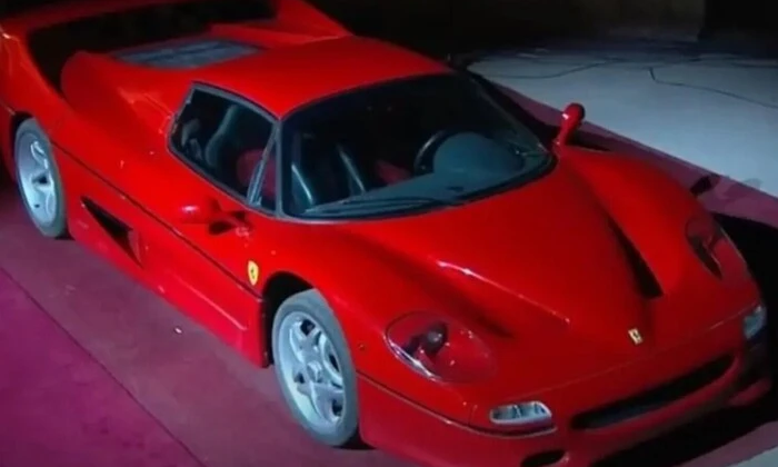 Молоток в руках аукциониста