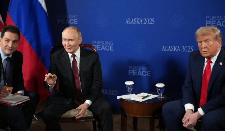 White House considers business deals with Russia