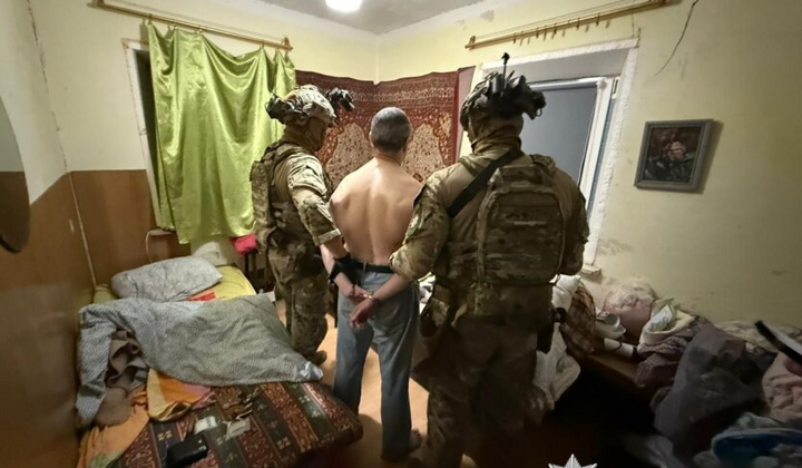 Подозреваемый предоставляет показания следователям