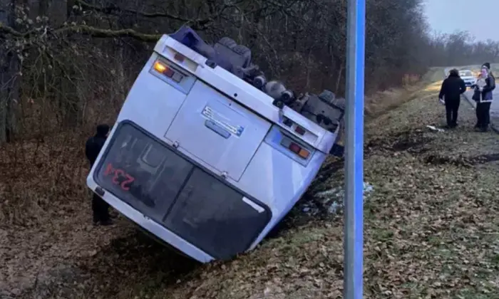 Перевернулся пассажирский автобус на Закарпатье