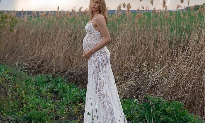 Леся Нікітюк показує вагітність