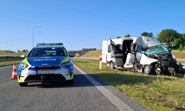 ДТП в Польщі: мікроавтобус та вантажівка