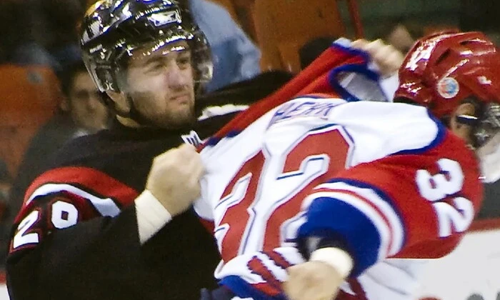 Латвийские хоккеисты подрались из-за русского языка