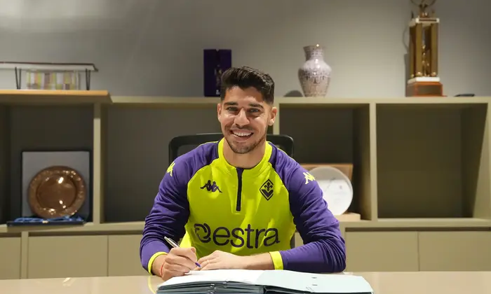 Manor Solomon in Fiorentina's jersey