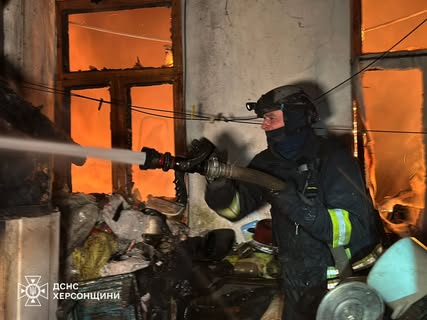 Рятувальники ліквідували пожежу під обстрілами