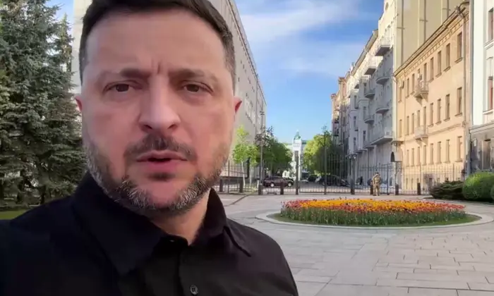Зеленський радить українцям не їхати до Москви 9 травня