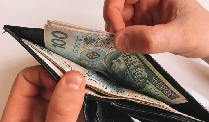 Ukrainians in Poland earn up to 85% of Polish incomes, the highest salaries in construction and logistics