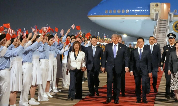 Трамп прибуває до Пекіна: президент США гідує з китайськими лідерами