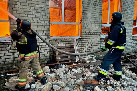Обстрелы на Днепропетровщине: двое раненых и пожары