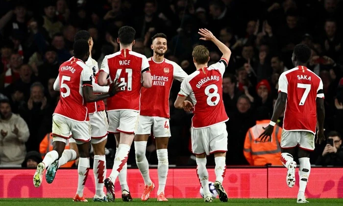 Football match Arsenal vs Bayer