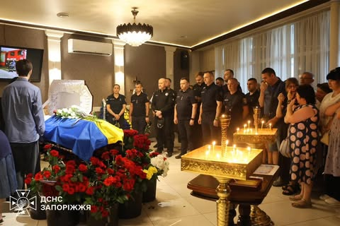 Прощание с погибшим спасателем в Запорожье