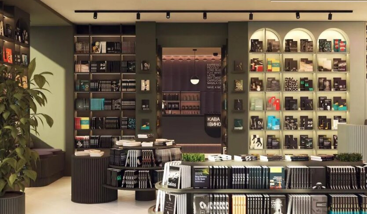 Люди стоять в очереди перед дверима видавництва