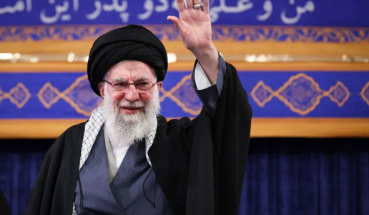 Photo of Ayatollah Khamenei in Tehran