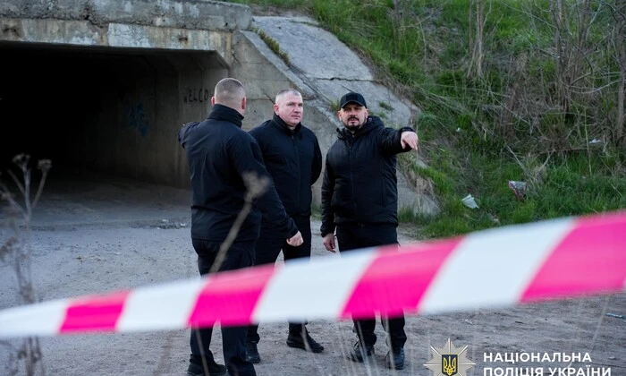 Чоловік розстрілює військових на Рівненщині