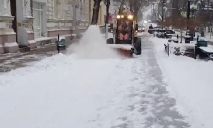 Заснеженный Крым: села обесточены, дороги заблокированы