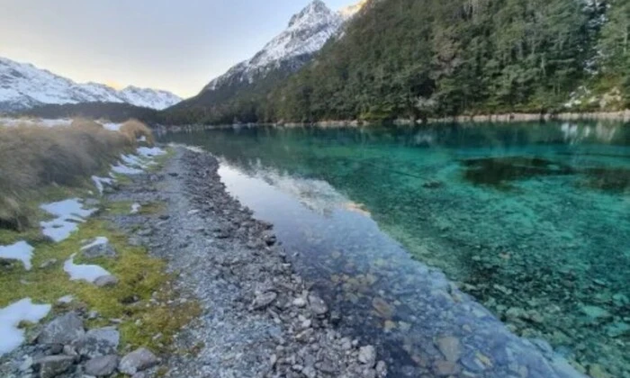 Озеро в Новій Зеландії після туристів