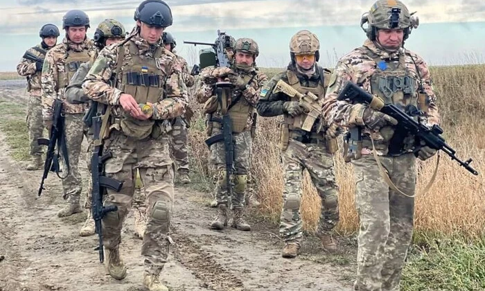 Два державні прапори на переговорах
