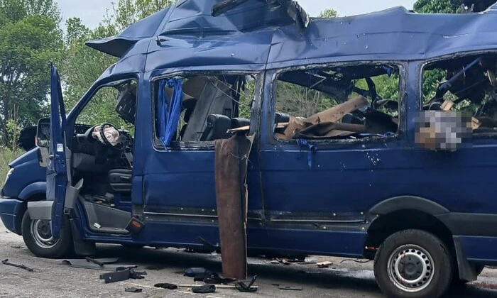 Автобус зі слів наніс удар сімʼї