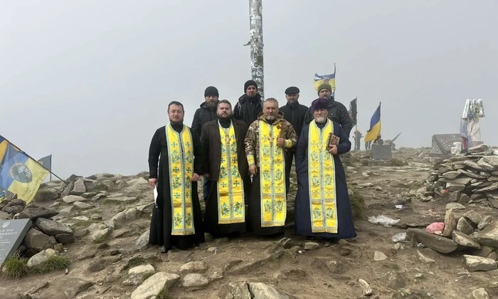 Священники моляться за мир в Україні