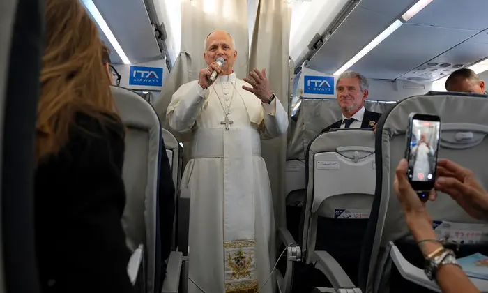 Pope calls on Russia to return to negotiations