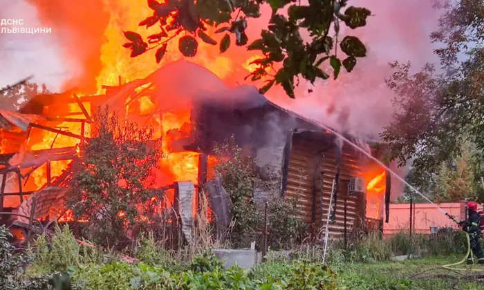 Фото с мест ликвидации последствий российских ударов