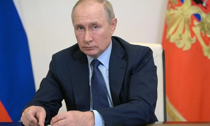 Путин празднует восстановление членства России