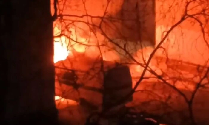 В Архангельську поліцейські машини у полум'ї