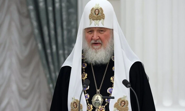 Портрет Кирила з Путіним і Сталіним