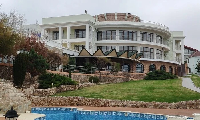 Батько співачки Алсу продає нерухомість в Криму