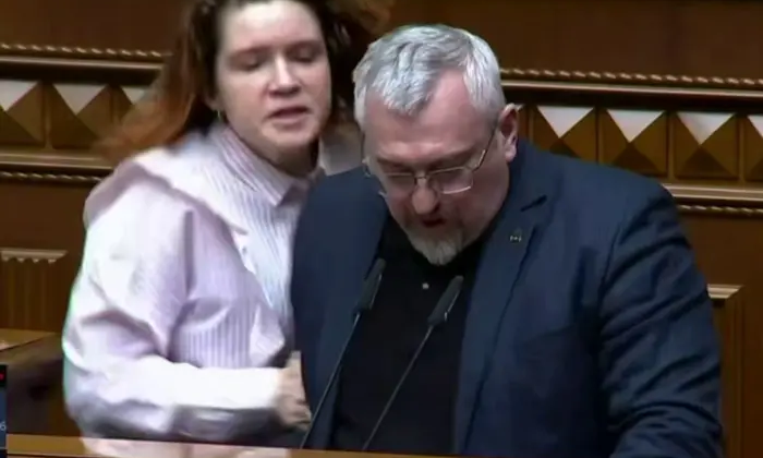 Штовханина у Раді через кіберсили: Безугла зірвала виступ Федієнка