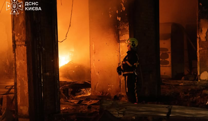 Пожежа в Києві після атаки рф