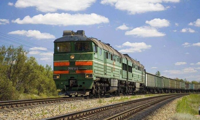 Росіяни атакували цивільний вантажний поїзд