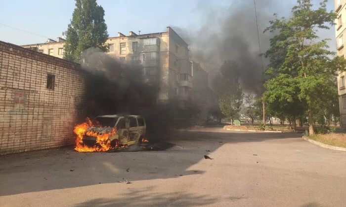 Росіяни знищили авто Червоного Хреста