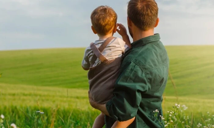 Одинокие родители испытывают больше стресса во время войны