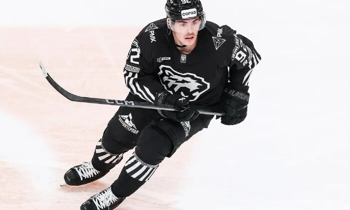 Французький хокеїст виступає на Олімпіаді