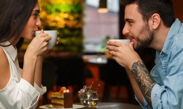 Дівчина і хлопець на побаченні