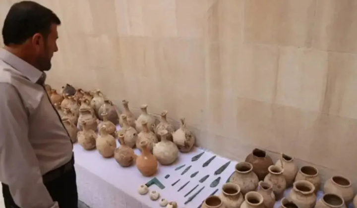 Сирійський чоловік знаходить печеру з артефактами