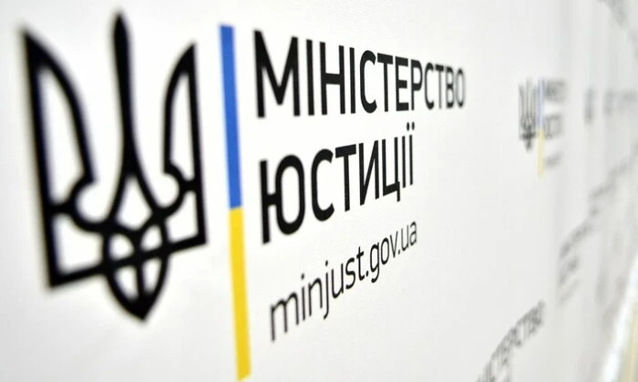 Українські держслужбовці набираються у суд